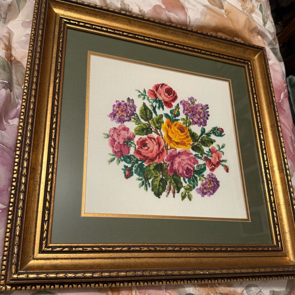 Floral Embroidery in Gold Frame‎ - Picture 2 of 2